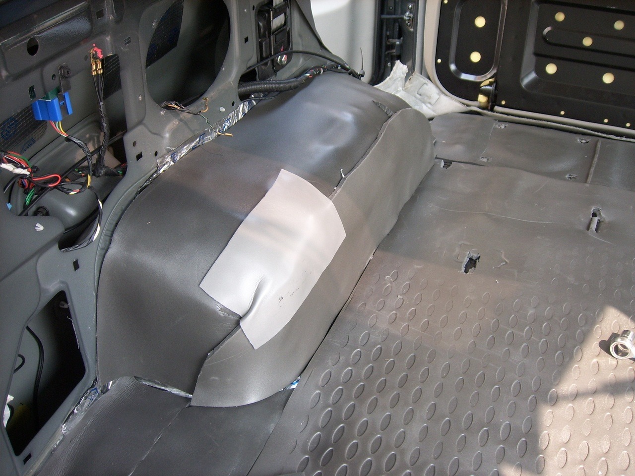 Шумоизоляция задней двери тагера тагаз тагер. Шумоизоляция тагера тагаз тагер. Шумоизоляция hyundai sonata dn8. Шумоизоляция harrier. Тагаз шумоизоляция.