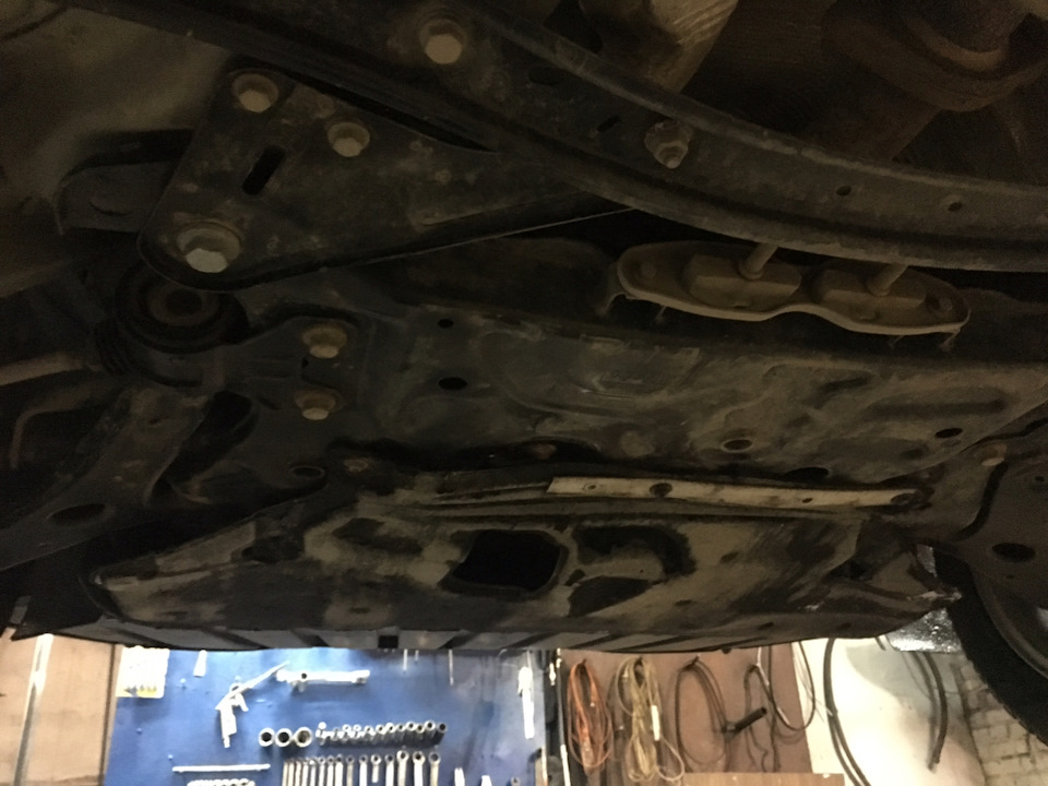 Защита двигателя. — Ford Focus Hatchback III, 1,6 л, 2011 года ...