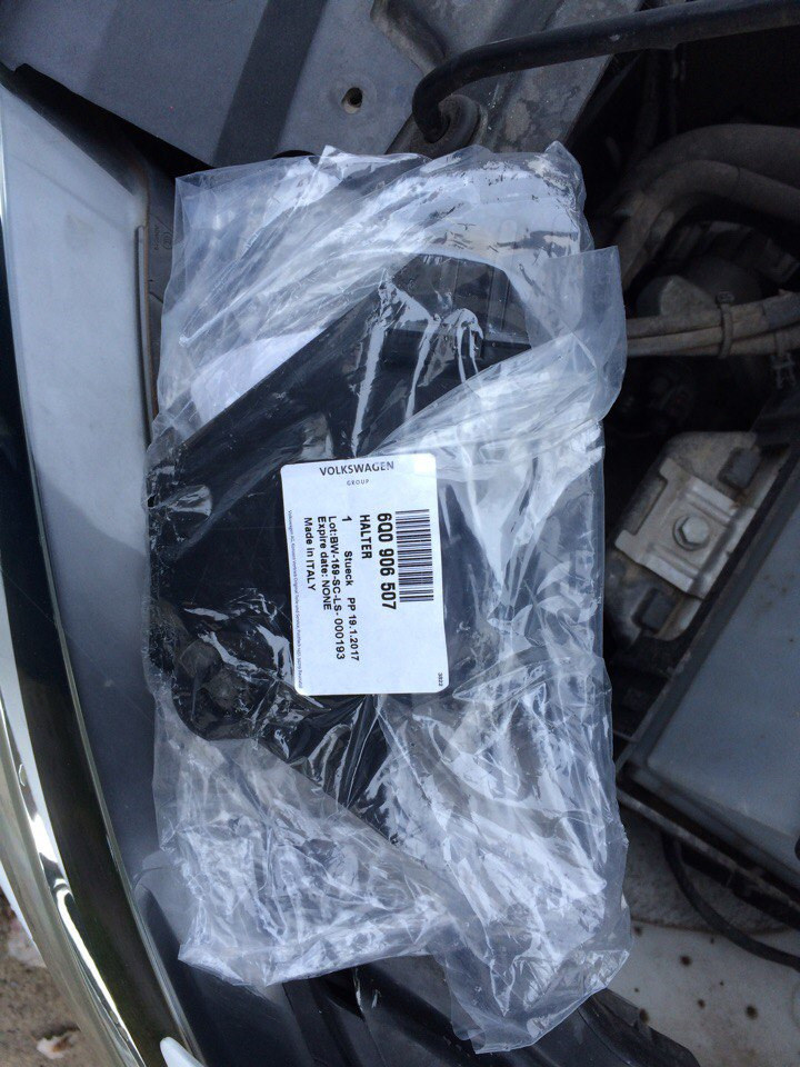 кронштейн крепления блока ЭБУ — Volkswagen Polo Sedan, 1,6 л, 2012 года ...