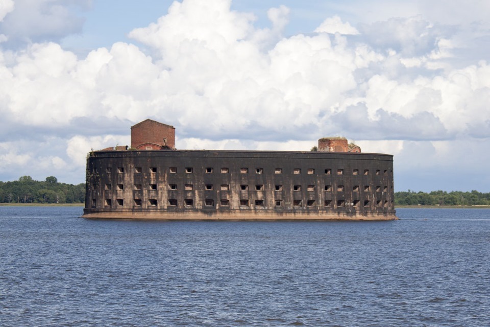 Кронштадтская крепость. Морская крепость Кронштадт при Петре 1. Городская крепость Кронштадт ворота. Кронштадт открыта крепость. Крепость в Кронштадте на Рошаля.