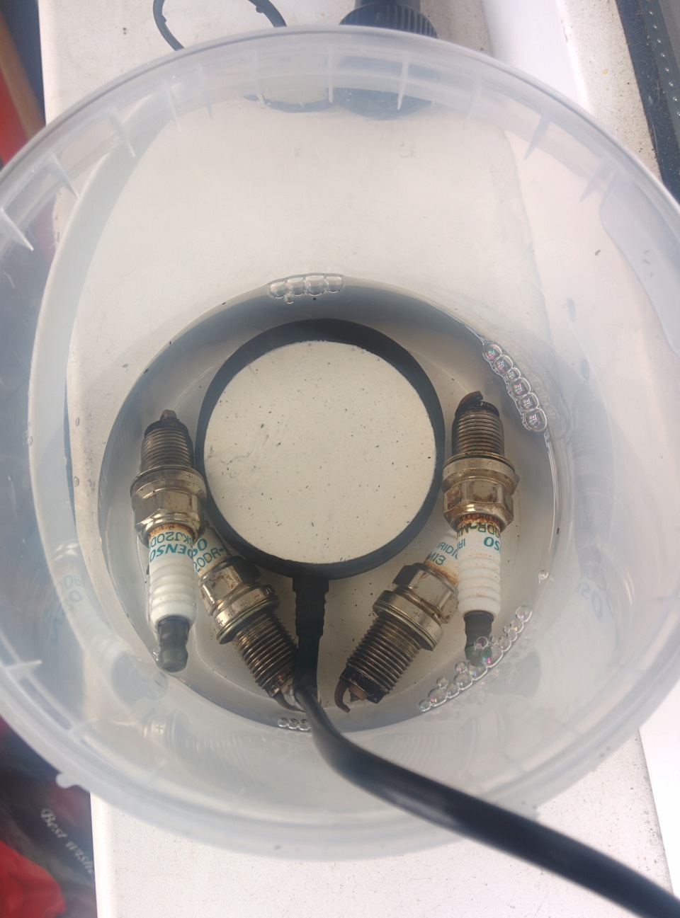 Очистка свечей зажигания — Nissan Pulsar (N15), 1,8 л, 1997 года ...