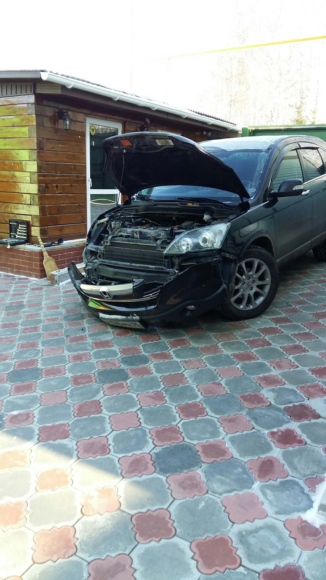 Замена габаритной лампы в передней фаре — Honda CR-V (RE), 2,4 л, 2008 ...