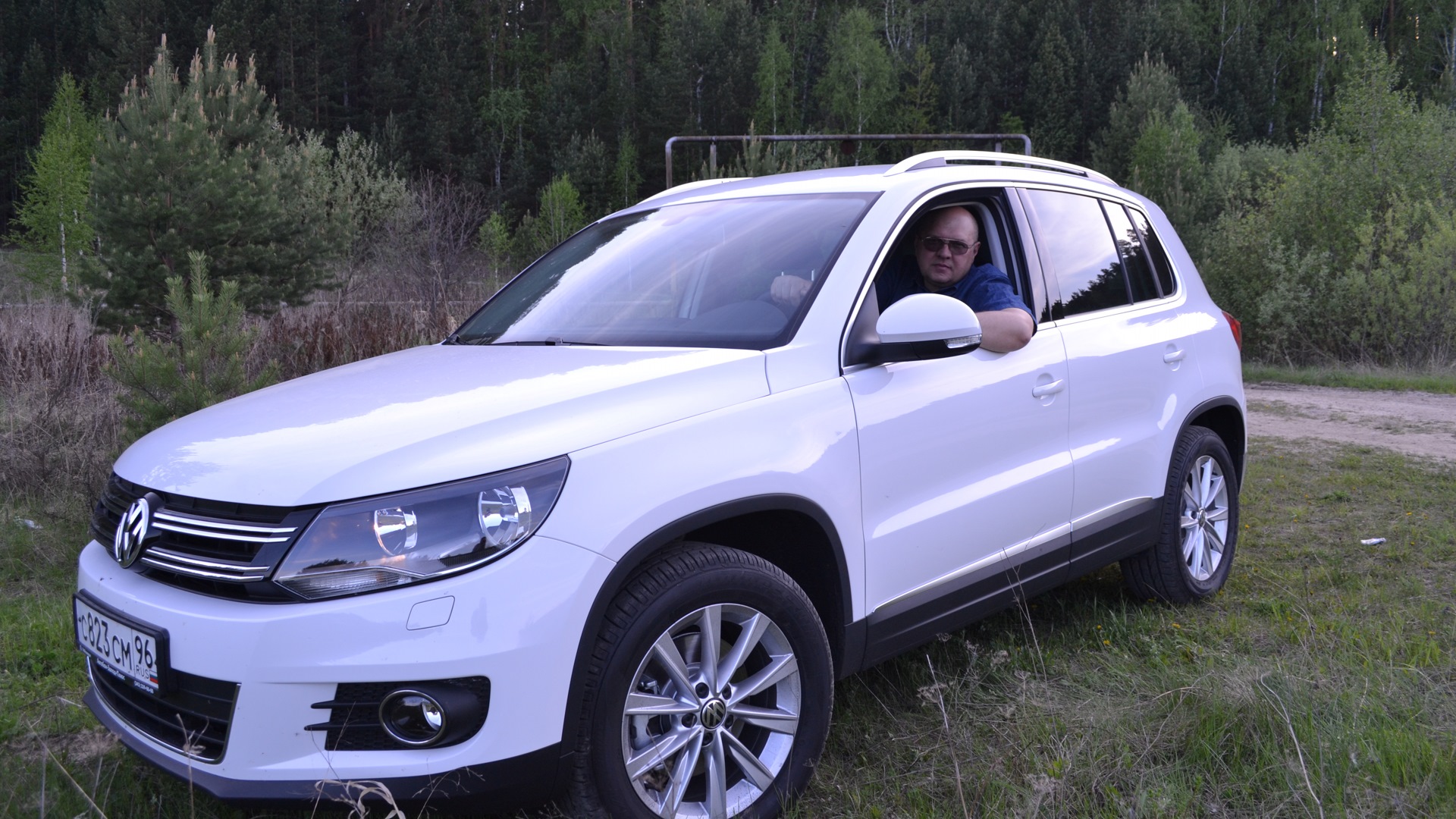 Тигуан полный привод. Белый матовый VW Tiguan 2. Volkswagen Tiguan белый цвет.