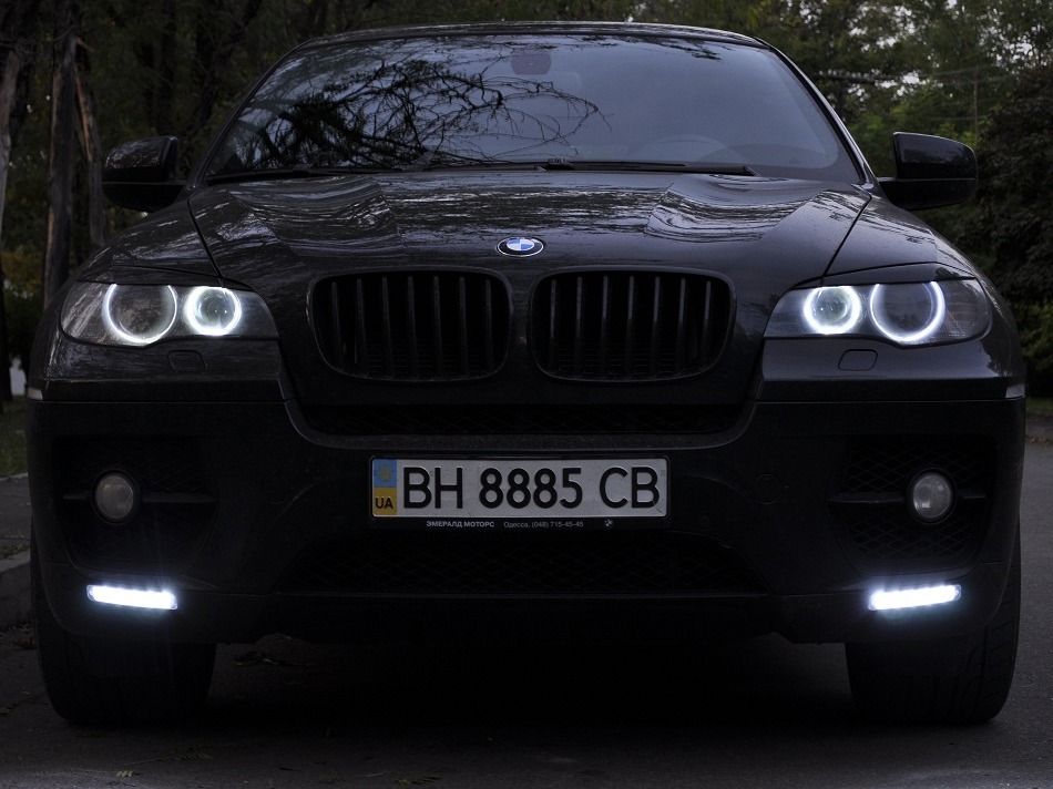 Глазки е70. BMW x5 e70 ангельские глазки. BMW e53 глазки. BMW x6 e71 ангельские глазки. E71 BMW ангельские глазки.