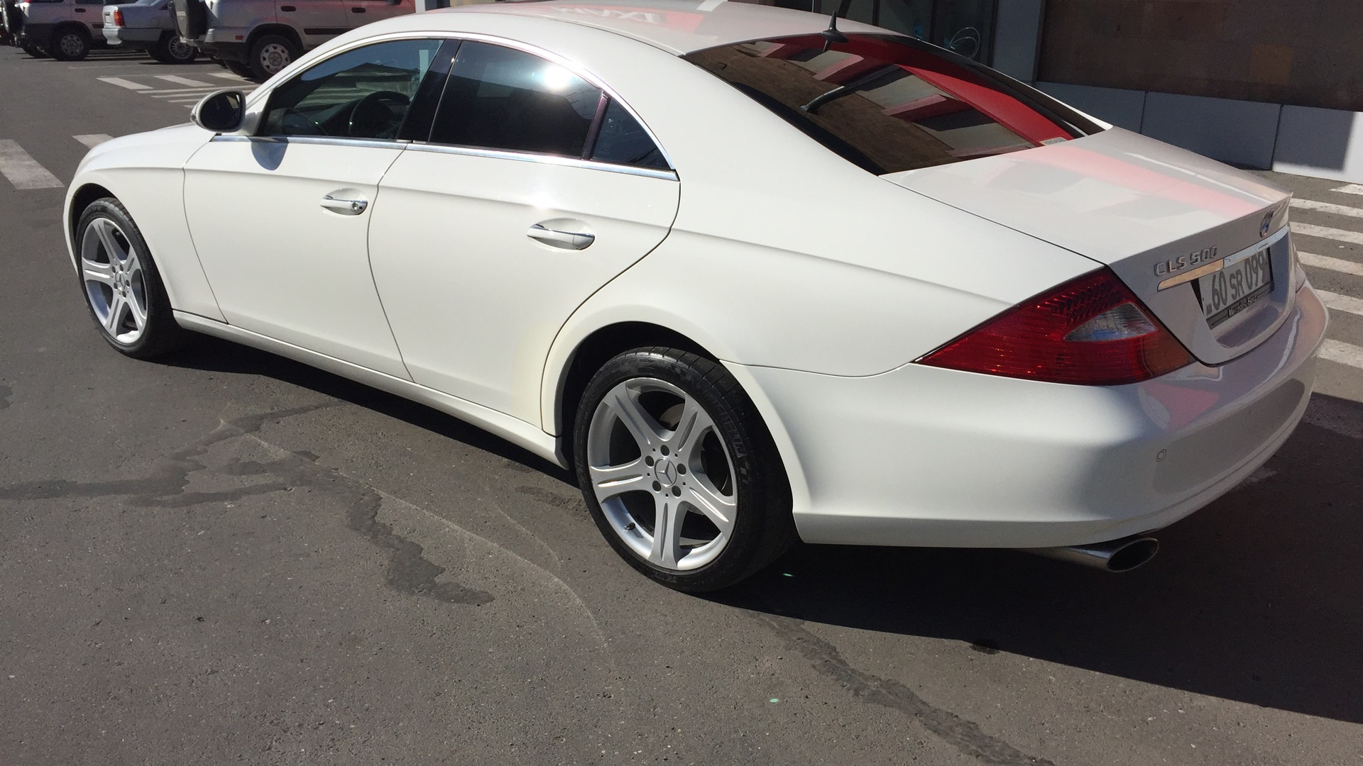 Мерседес CLS 500 белый