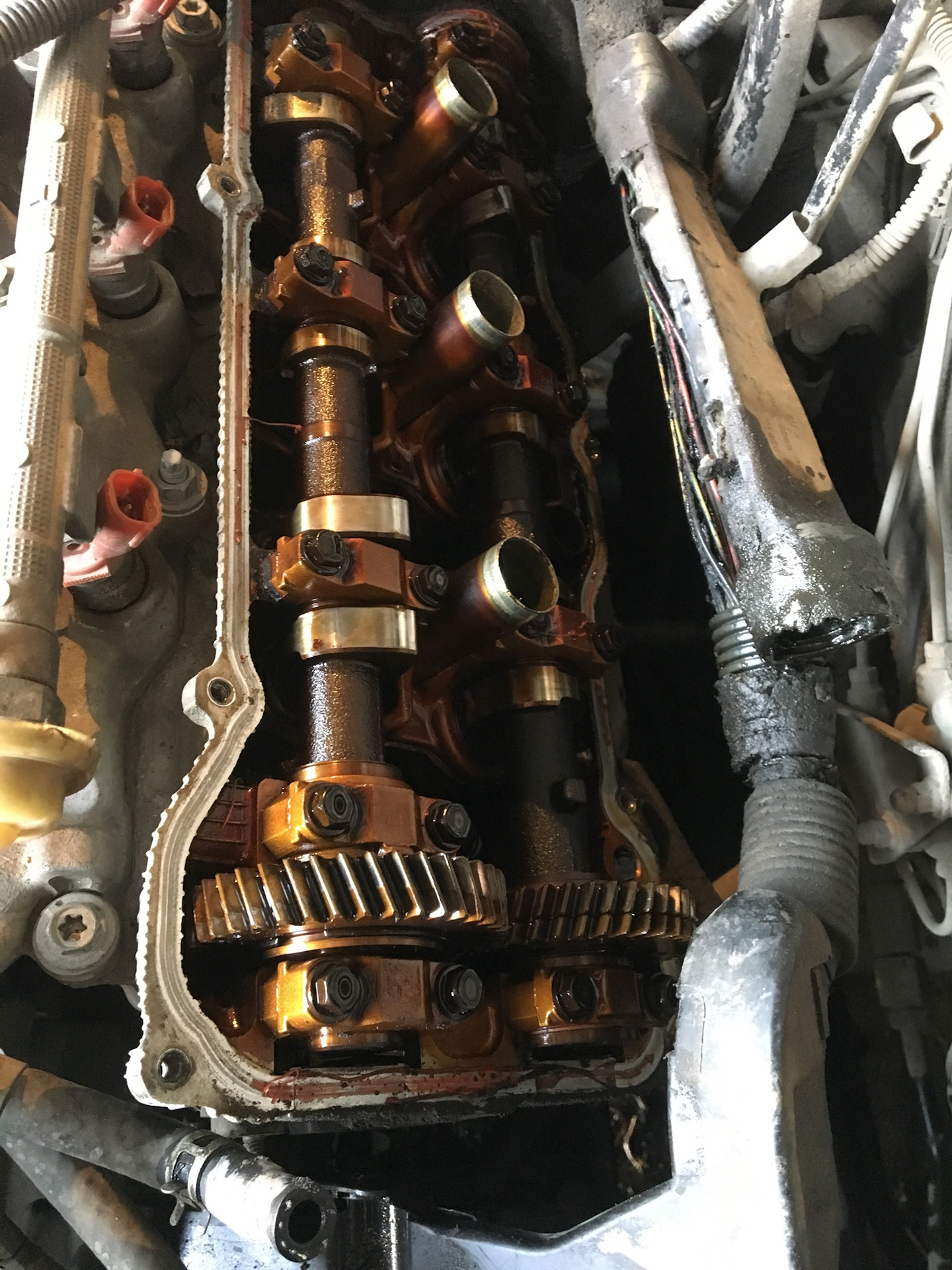 Замена прокладок клапанных крышек и сальников свечных колодцев — Toyota ...