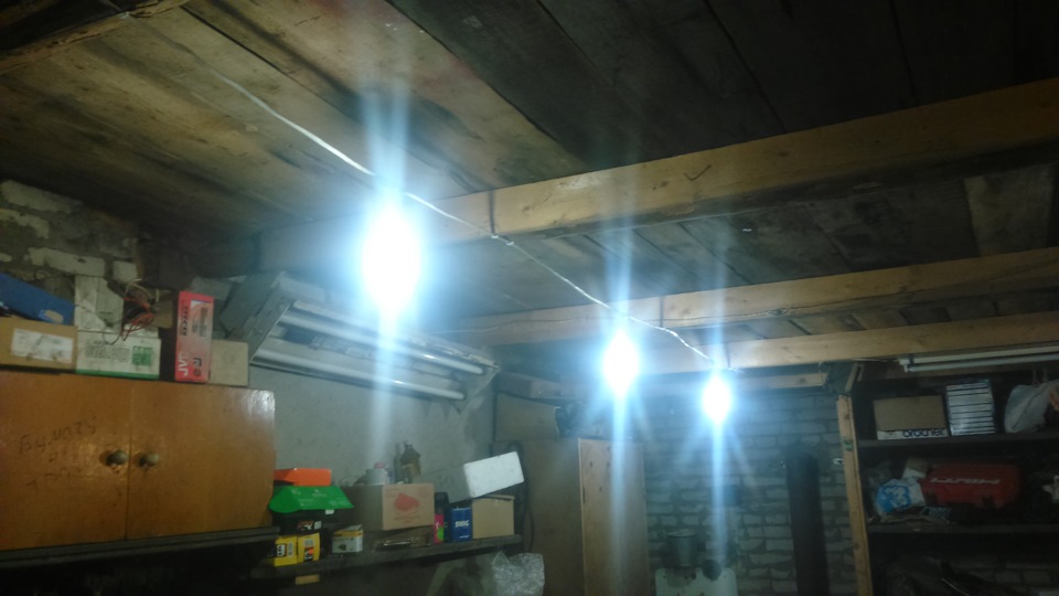Прожектор в гараж. Диодные прожекторы для гаража. Фонари освещения в гараж. Освещение в гараже.