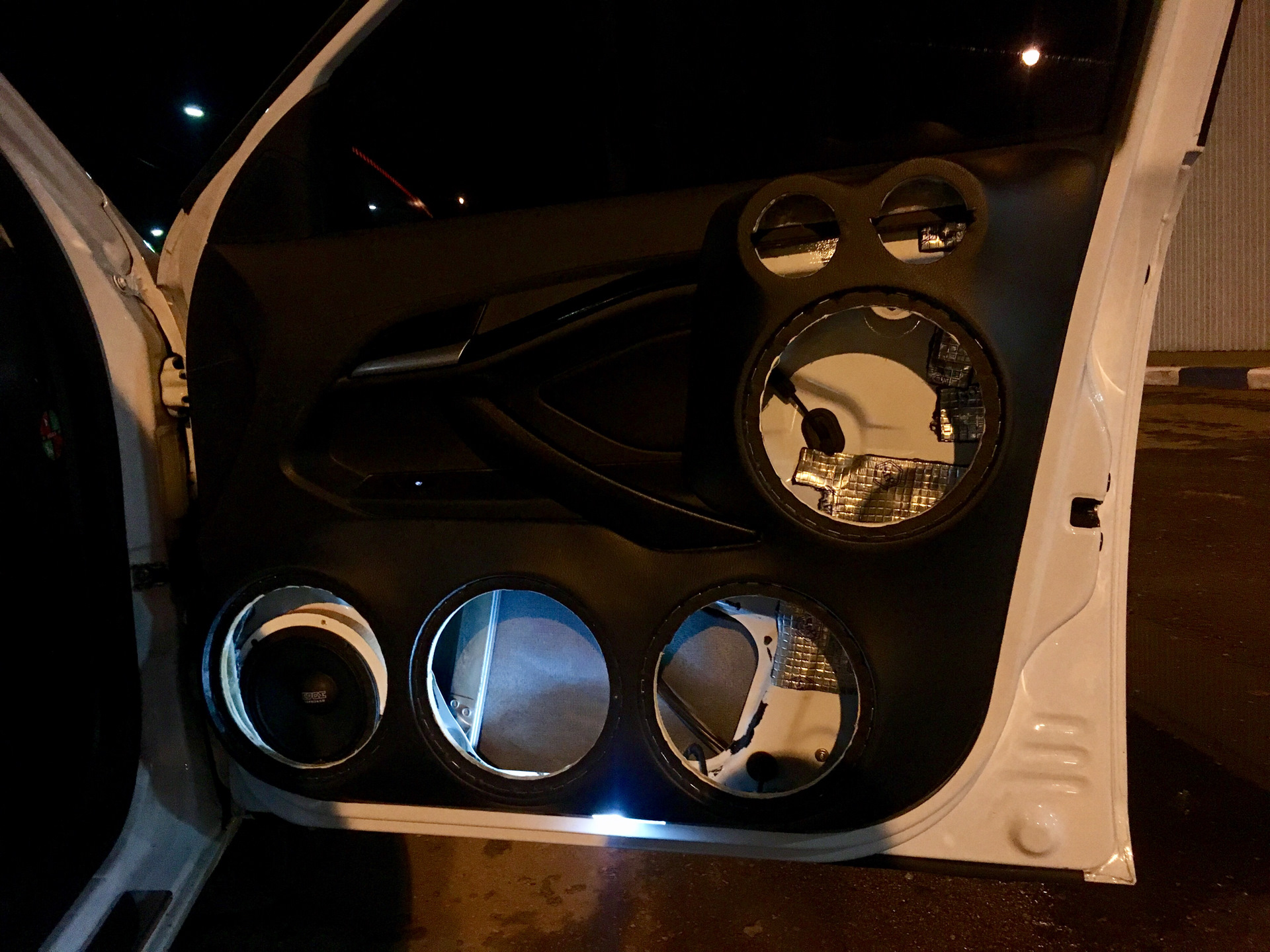 Дверная карта веста автозвук