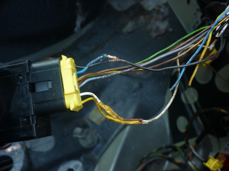 выключатель передней подушки в бардачке — Volkswagen Passat Variant (B5)