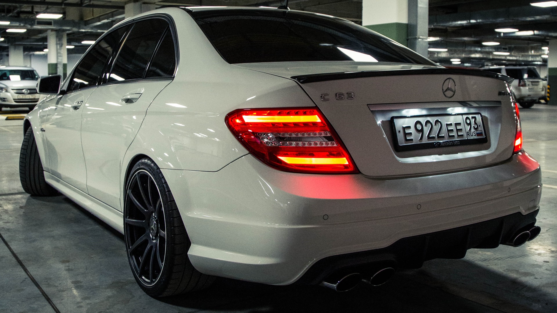 Mercedes c63 AMG тонированный в круг