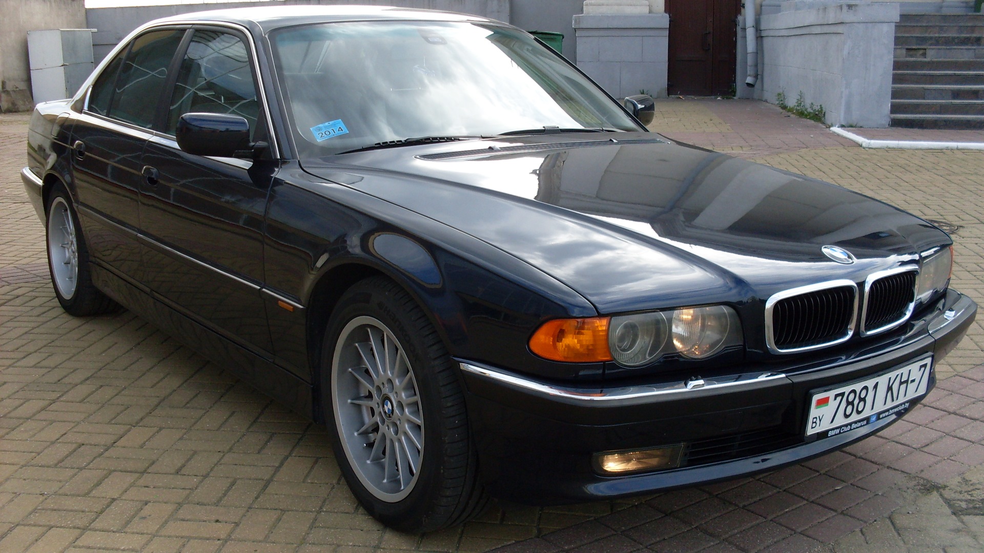 BMW 735i