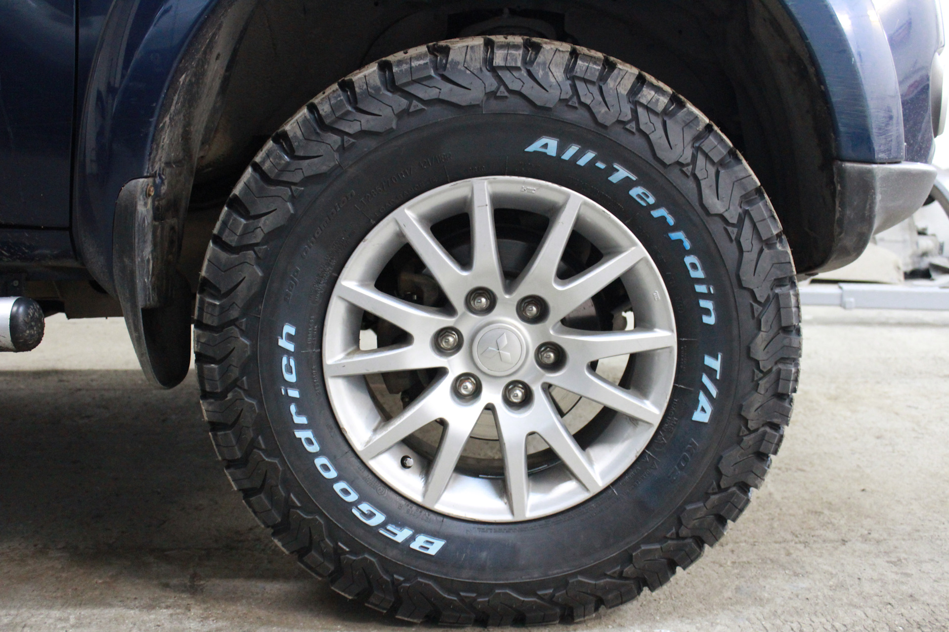 Шины паджеро спорт 2. BFGOODRICH at ko2. Шины 285 65 18 BFGOODRICH. 265/75/16 Pajero Sport. Резина АТ BFGOODRICH r18.