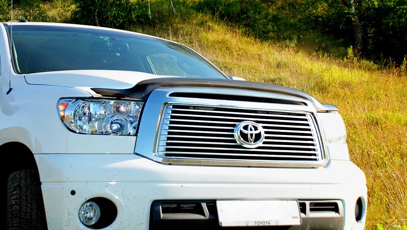 Toyota Tundra (II) 5.7 бензиновый 2010 | 