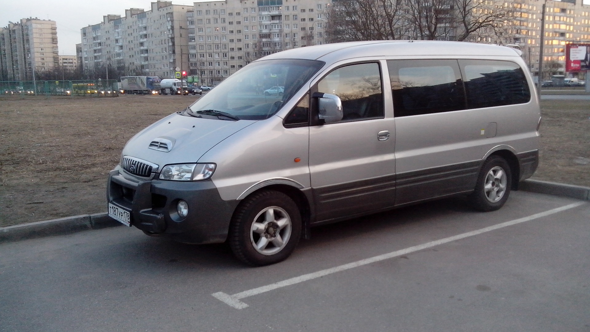 Starex az. Hyundai Starex 2002 габариты. Hyundai Starex 97. Габариты Хендай Старекс 2000. Хендай Старекс 2002 габариты.