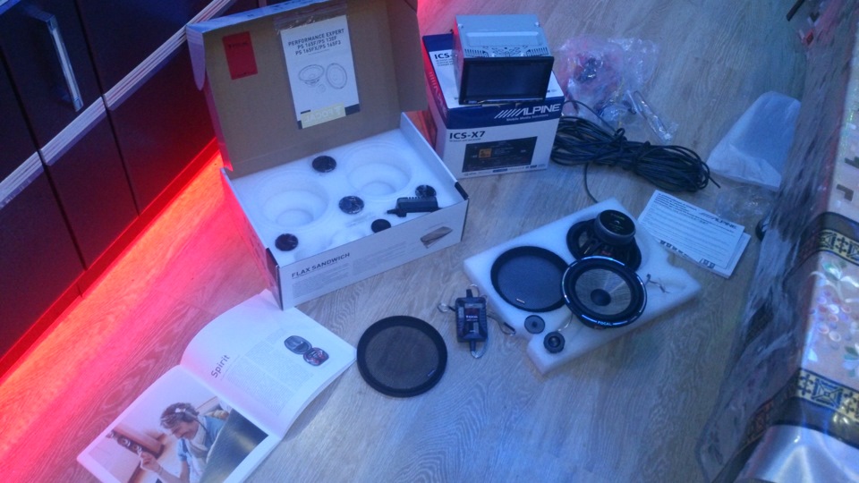 после долгих выборов ГУ алпайн или пионер 99, прикупил алпайн, пока ...