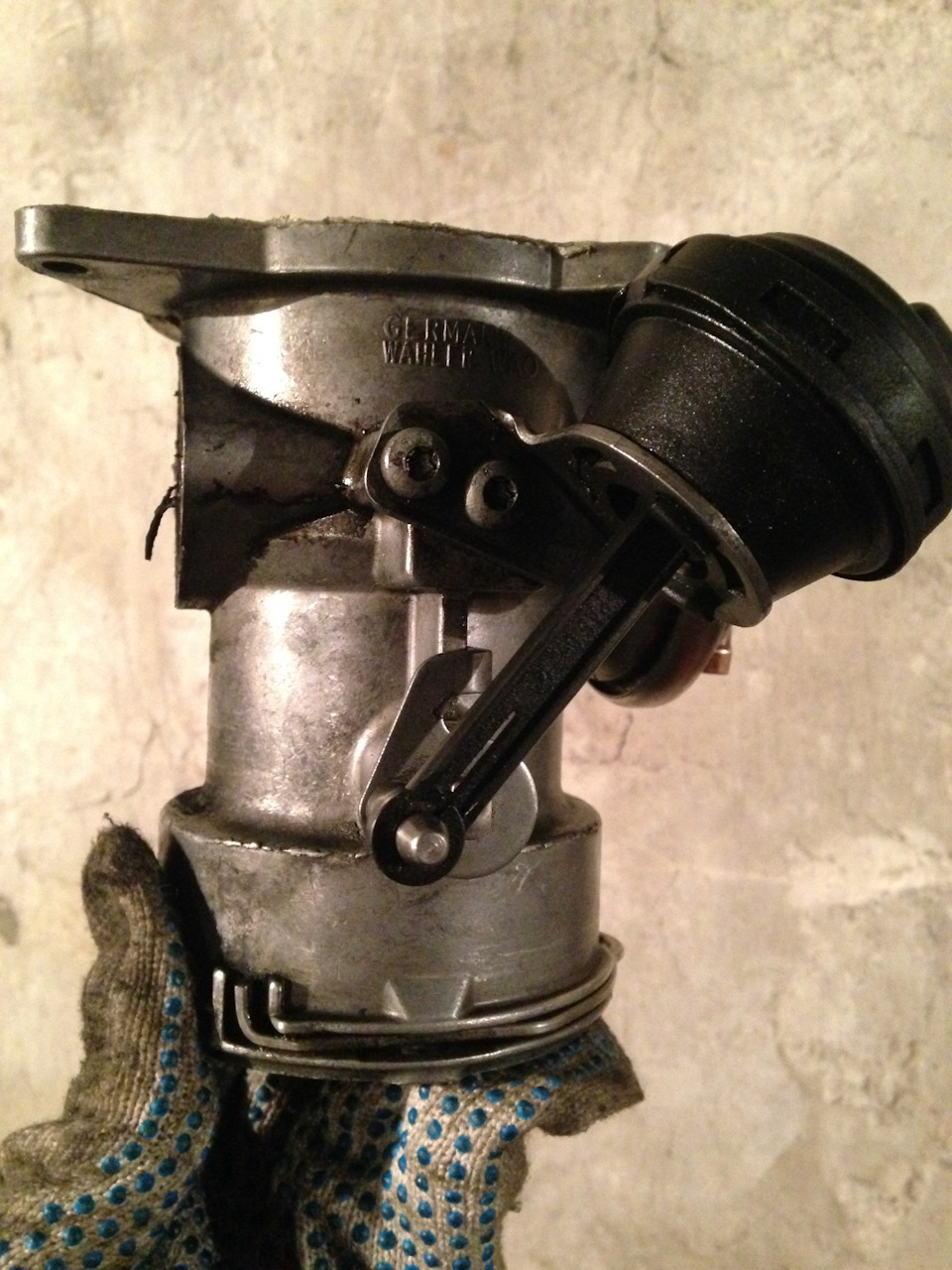 клапан отработанных газов. комбинированный клапан. электромагнитный клапан системы рециркуляции ай40. клапан рециркуляции отработанных газов ркну 1213008. клапан отработанных газов ткр.