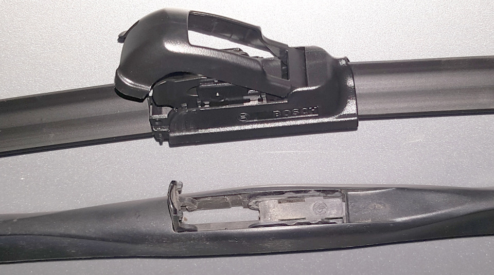 Крепление Бошей (вверху) и оригинала (внизу) — KIA Sportage (4G)