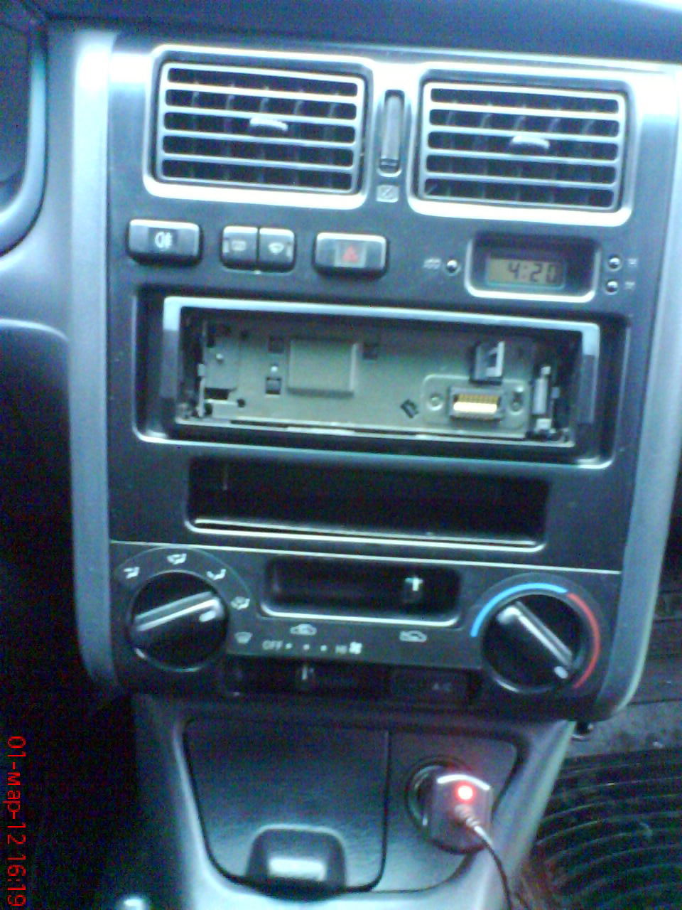 Подплавилось крепление подсветки — Toyota Carina E, 2 л, 1997 года ...