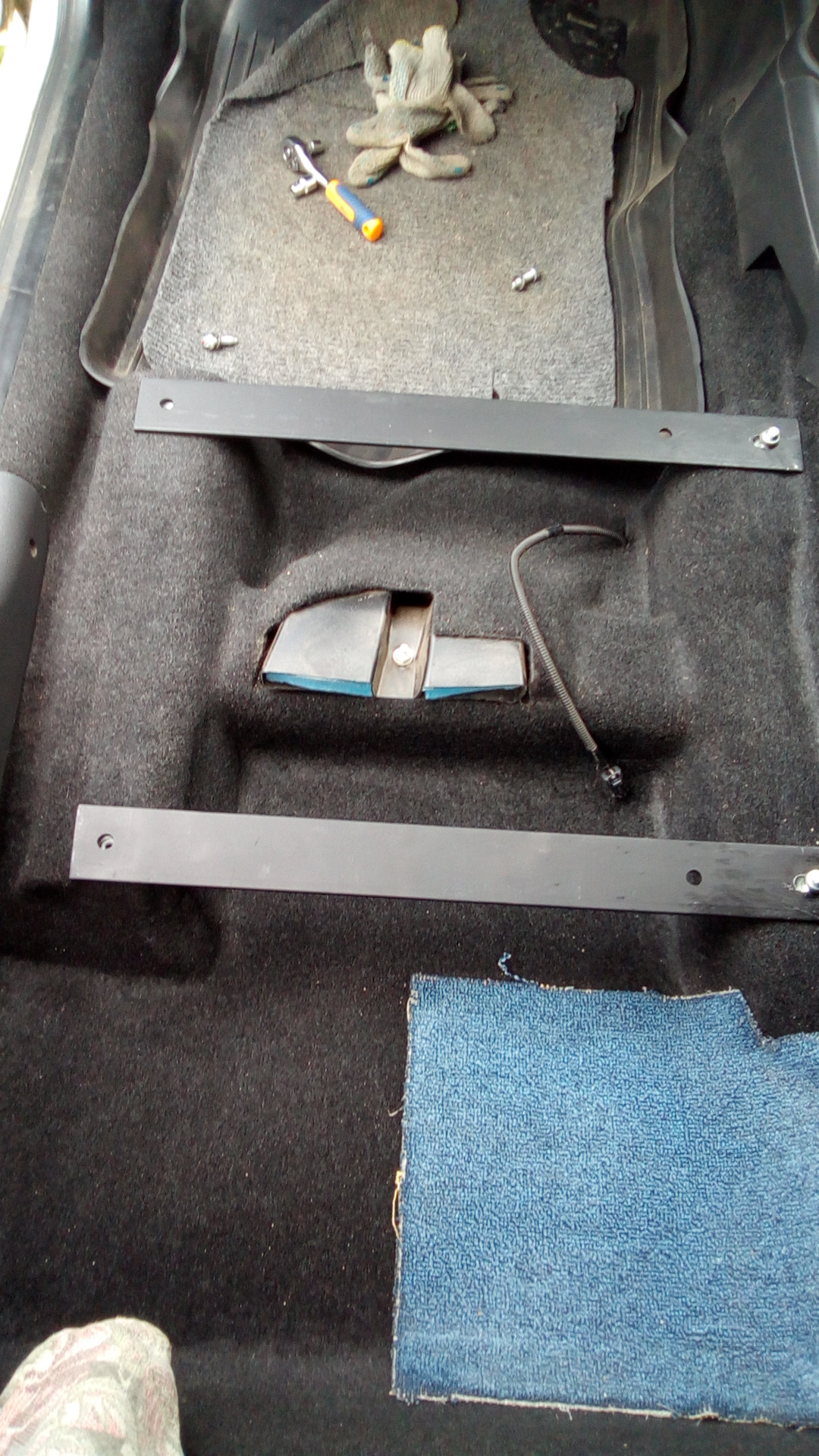 Подлокотник из фанеры. Подлокотник на газель 3302 своими руками. Как сделать гранту своими руками. Подлокотник на газель 3302 своими руками. Гранта доработки своими.