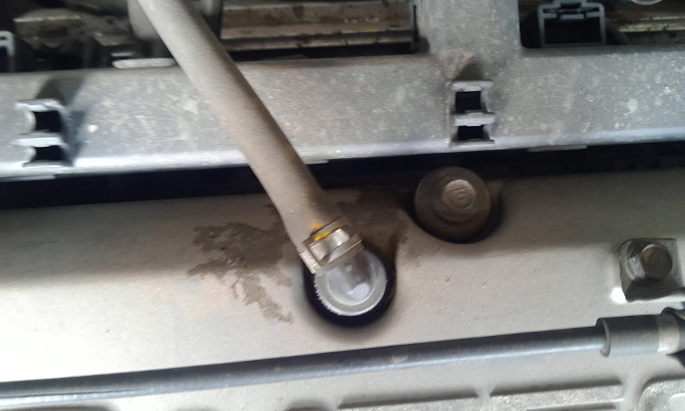 Замена колечка трамблера и прокладки PCV-клапана — Honda Accord (6G), 1 ...