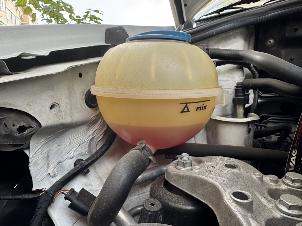 Лопнула трубка подогрева картерных газов. — Volkswagen Polo Sedan, 1,6 ...