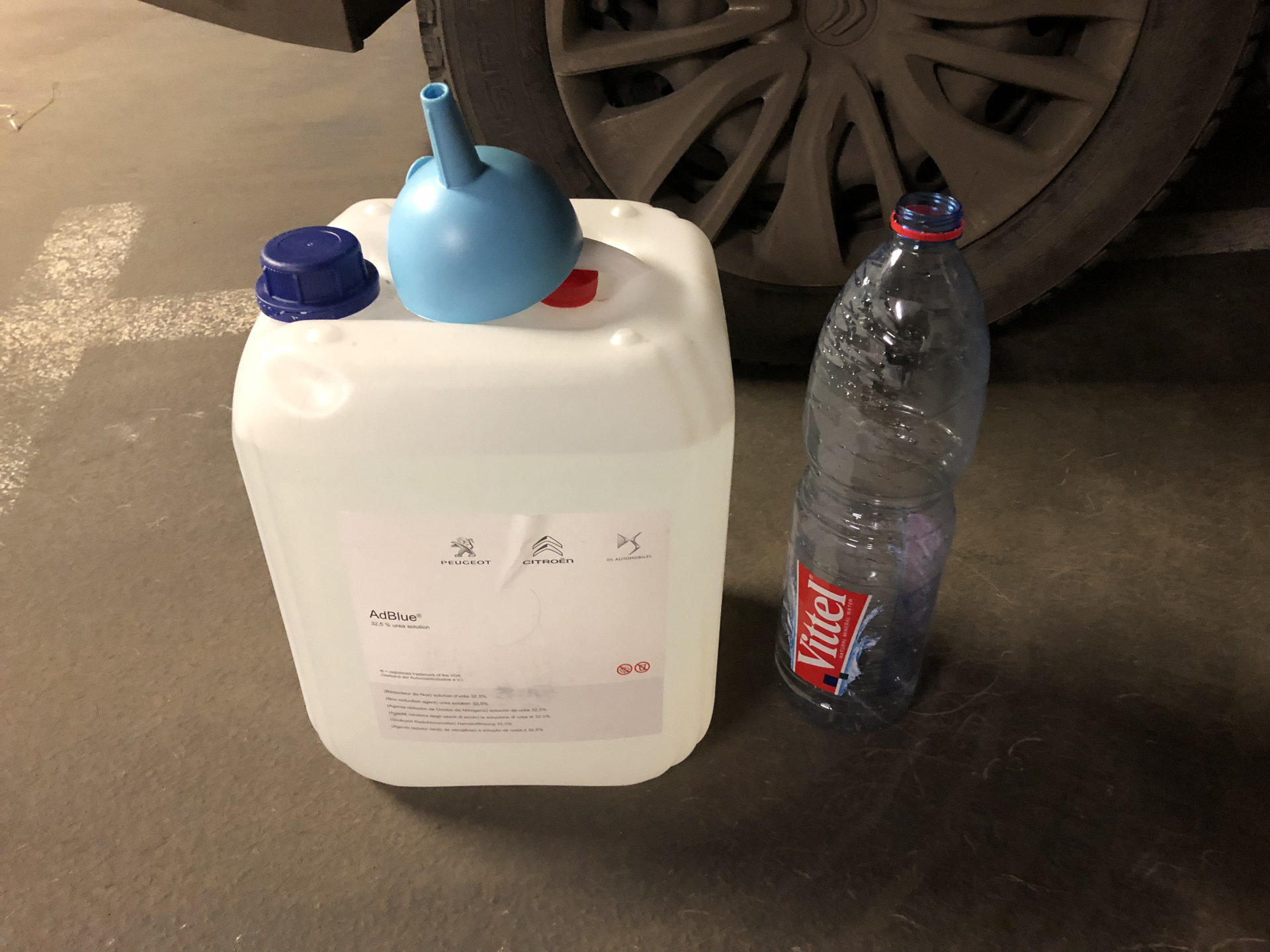 Мочевина в канистрах 20 литров. Adblue oe peugeot / citroen 10l 1660724480. Peugeot-citroen 1660724480 мочевина adblue 10 литров канистра. Adblue ситроен. 1660724480 peugeot/citroen.