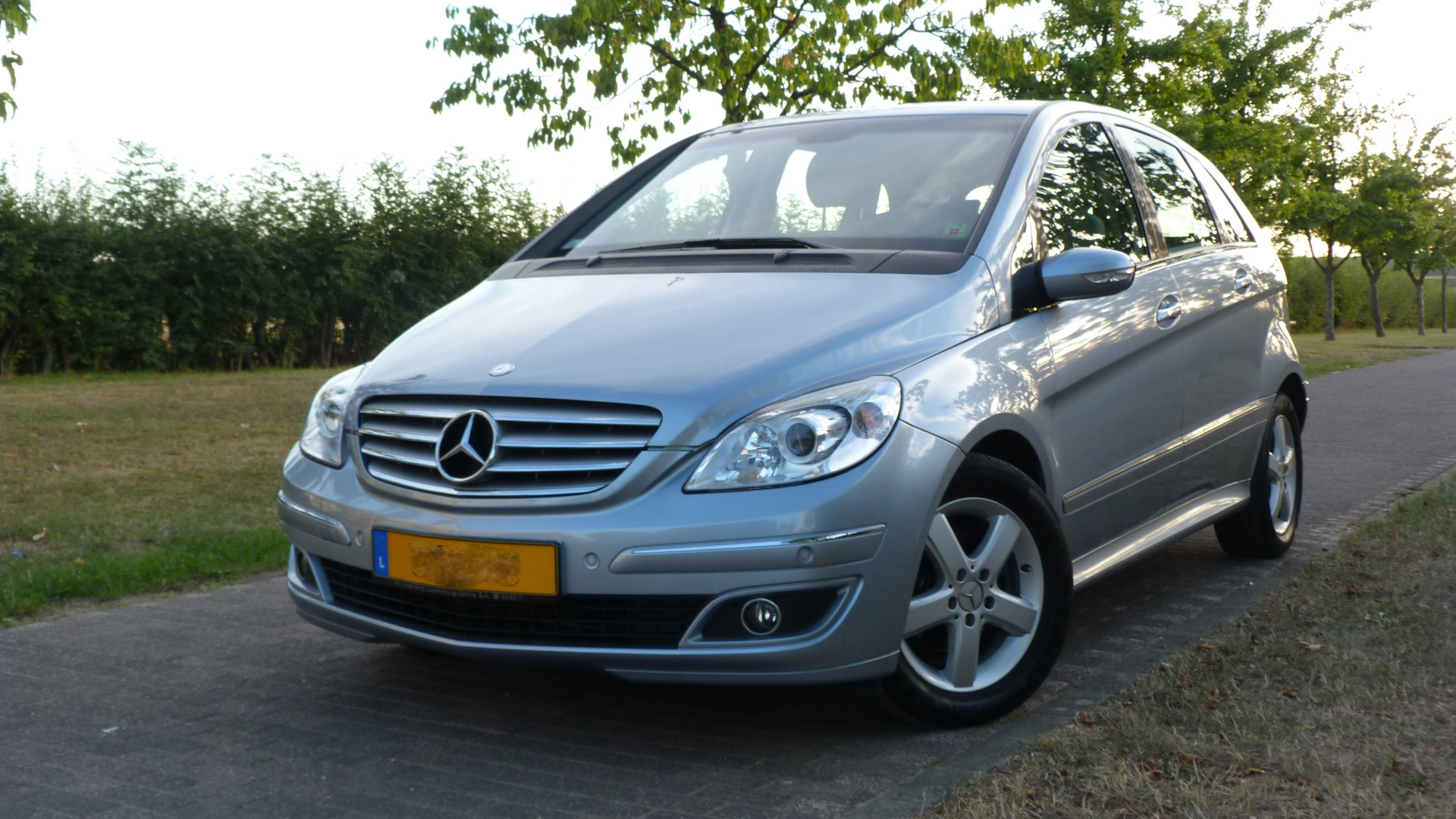 Mercedes-Benz B-Class (W245) 1.7 бензиновый 2006 | Универсальный солдат на  DRIVE2