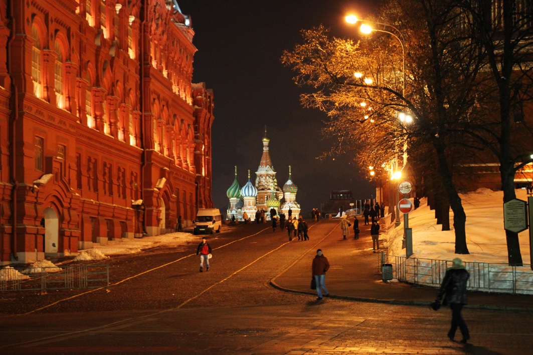 Вечерняя москва погулять. Красная площадь вечером. Красная площадь зимний вечер. Вечерняя Москва красная площадь. Красная площадь вечер зима.