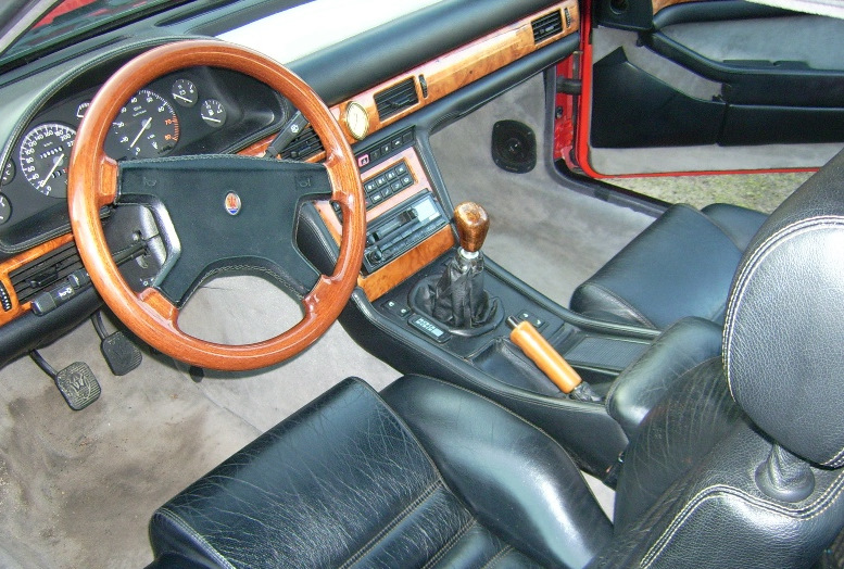 Кокпит — Maserati Ghibli II