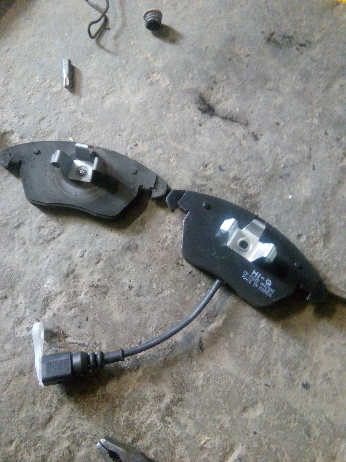 Колодки передние шкода рапид 2018. Колодки тормозные передние авенсис 2008. 6 90 л. Тормозные колодки шкода рапид 2021. Тормозные колодки 5k0698151.