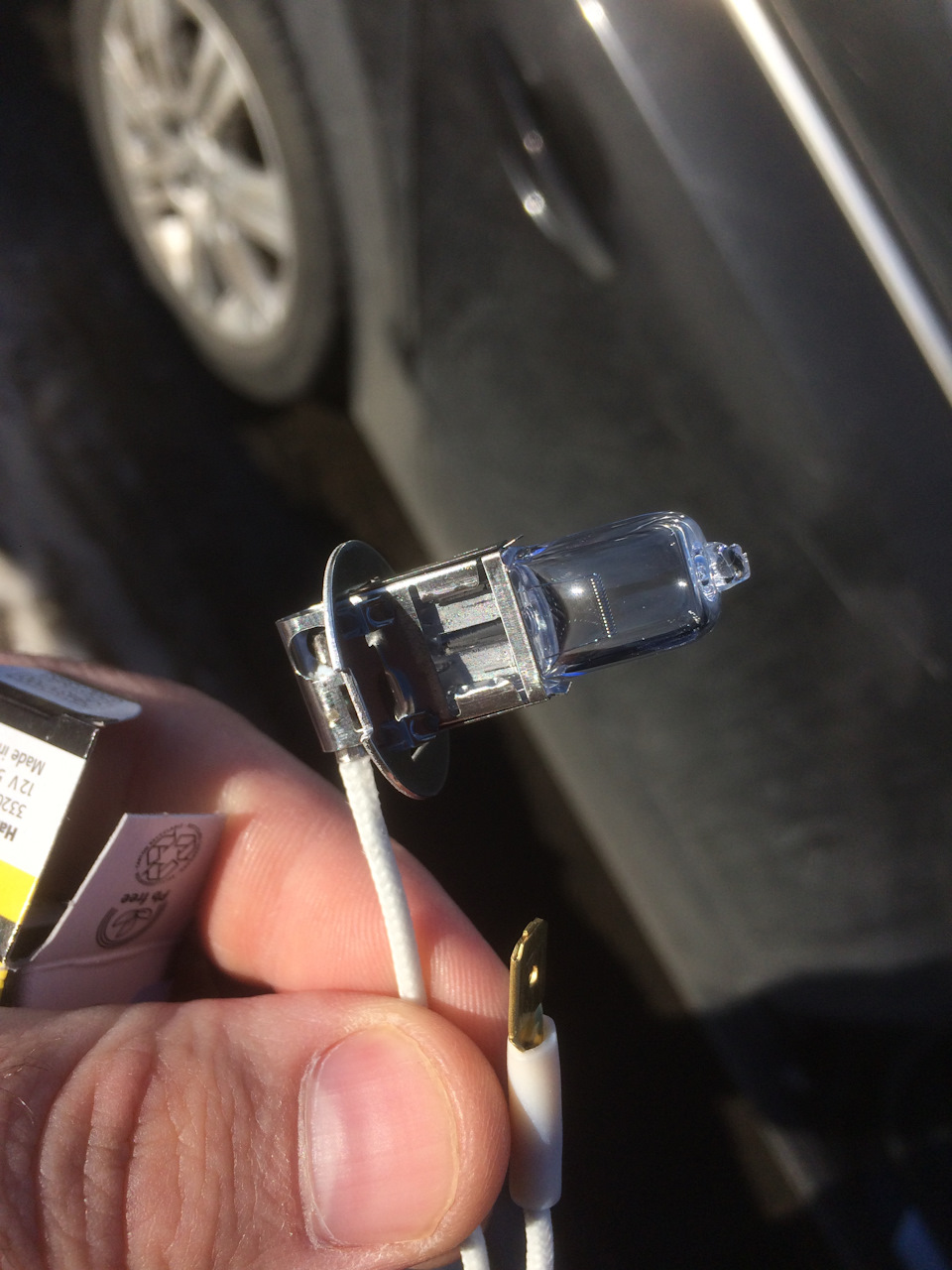 Замена лампочки противотуманки — Opel Astra H, 1,4 л, 2009 года ...