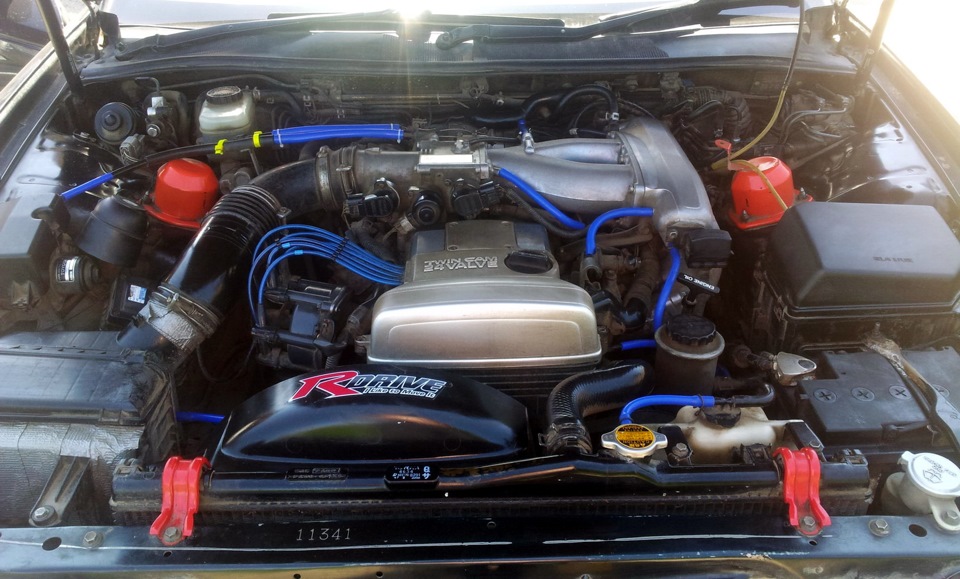 Шланги под капот. Силиконовые шланги 2114 под капотом. Топливный шланг приора под капотом. Шланги под капотом. Мазда 323 bj хэтчбек под капотом.