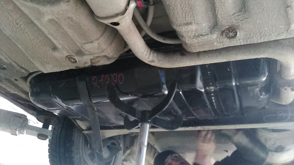 ПОТЁК БЕНЗОБАК((((((((((((((( — Lada 21102, 1,5 л., 2004 года | поломка ...