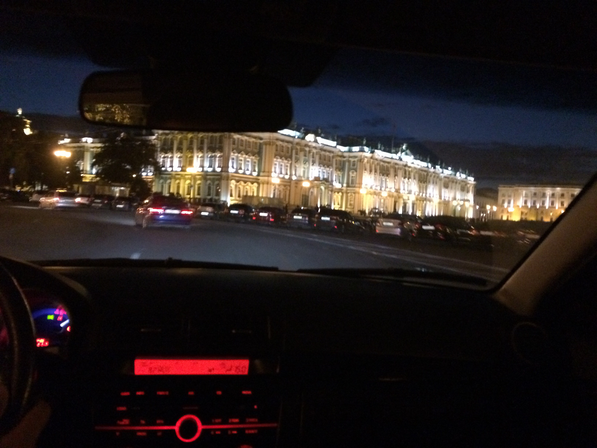Ночной Петербург из окна машины