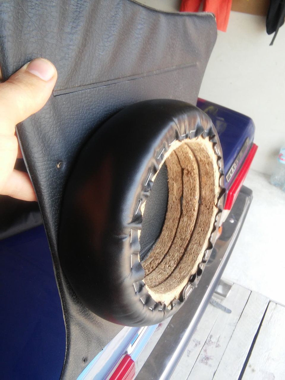 LED ленты в задние габариты и обтяжка задней полки — Lada 21073, 1,5 л ...