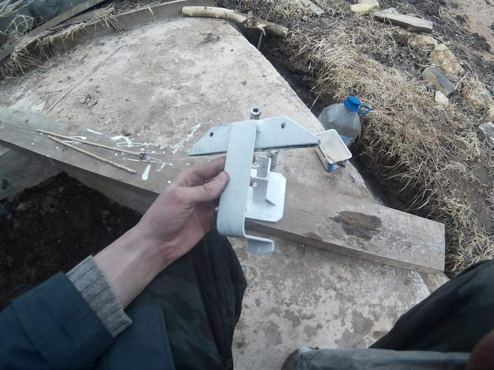 Крепление расширительного бачка и Lift mate — УАЗ Patriot, 2,7 л, 2011 ...