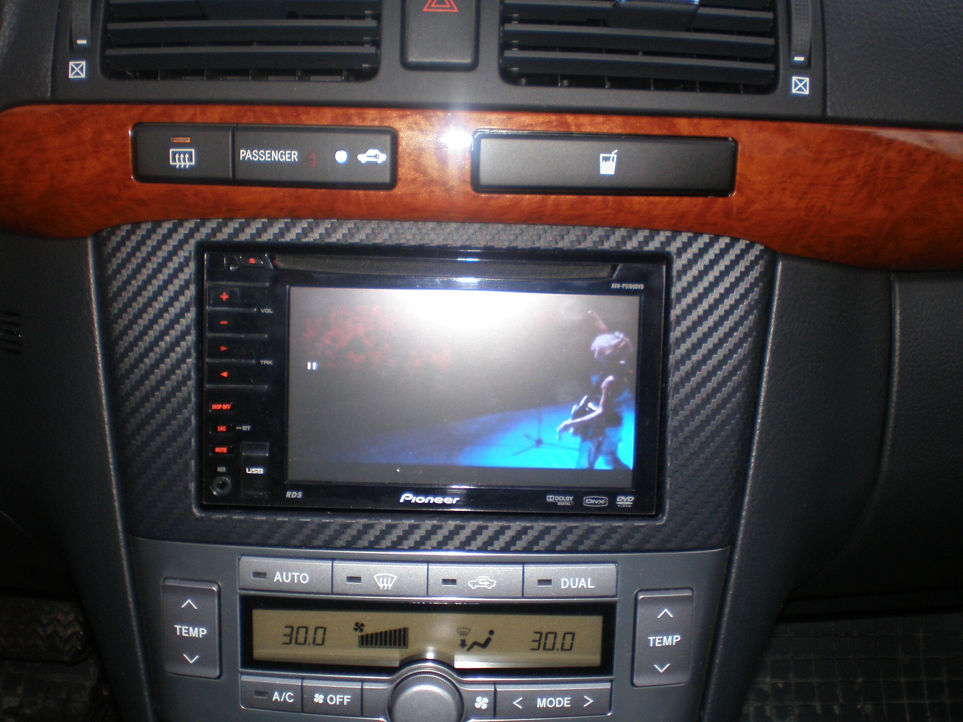music - Toyota Avensis 18 l 2008