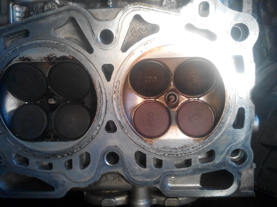 слева 1 цилиндр, частично отмыта камера сгорания — Subaru Impreza (GE/GH)