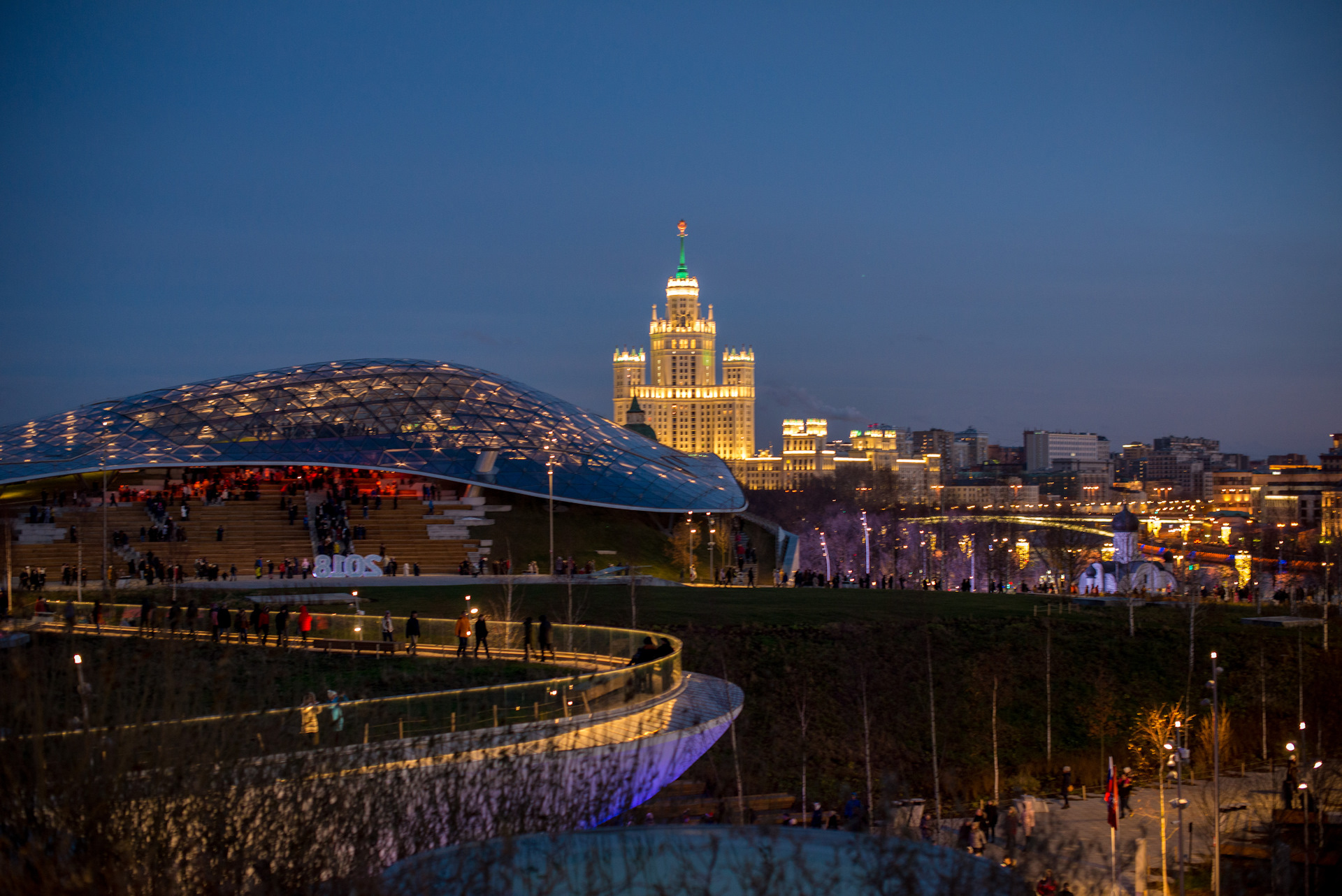 парк зарядье в москве зимой