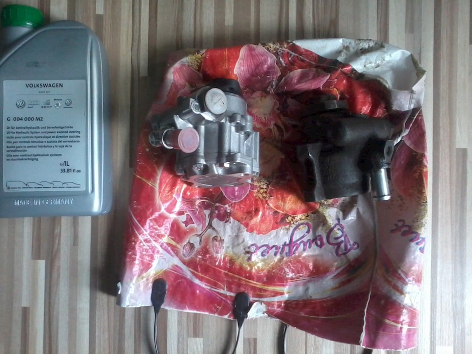 Насос гидроусилителя от шнивы и масло для гура — Volkswagen Golf Mk4, 1 ...
