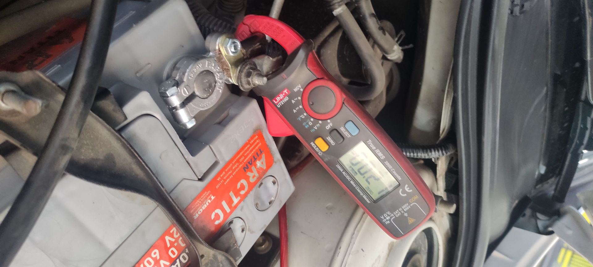 Замена клемм аккумулятора + проверка заряда/разрядка аккумулятора ...