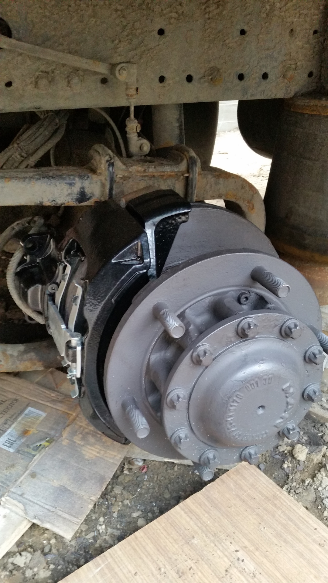 дисковые тормоза камаз. дисковый тормоз 2161600 caterpillar. оси рор барабанные. дисковый тормоз грузового автомобиля. тормозной цилиндр тойота дюна.