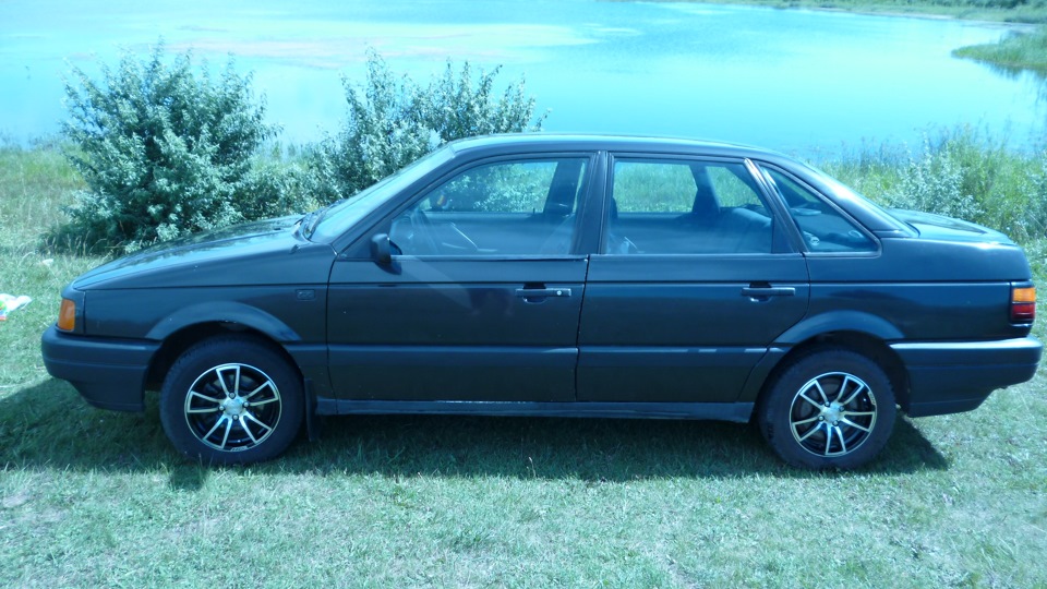 Volkswagen б у на авито. Фольксваген Пассат б3 седан синий. Фольксваген Пассат б3 седан темно синий. Volkswagen b3 седан темно синий. Пассат б3 седан тёмно-синий.