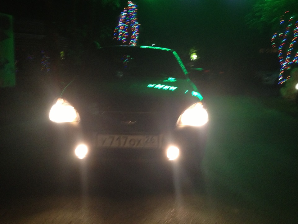 Cменил лампочки в ближнем свете — Lada Приора седан, 1,6 л, 2011 года ...