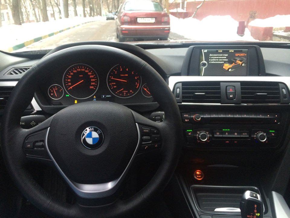 BMW f30 салон в темноте