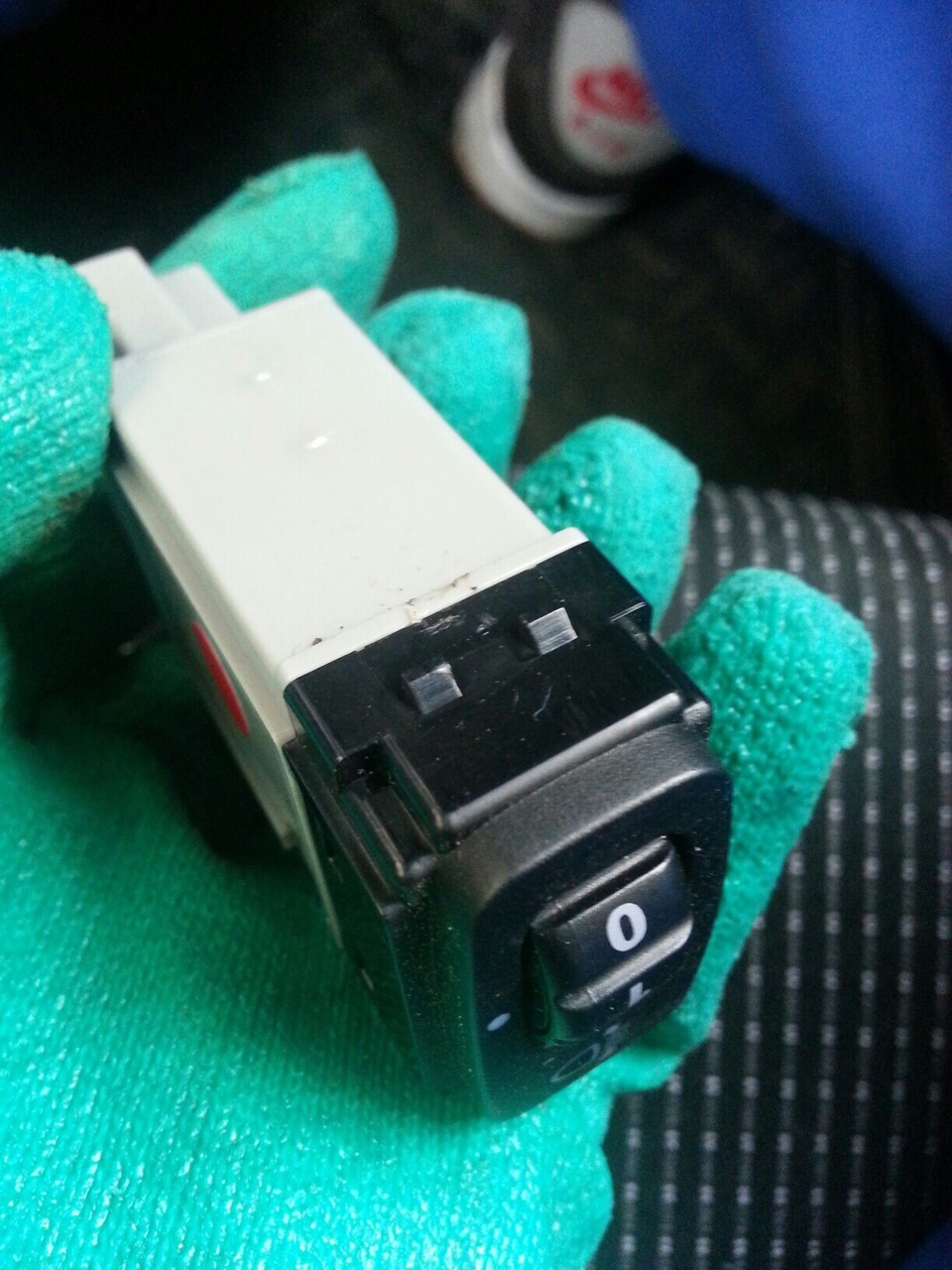 Замена лампочки корректора фар — Mitsubishi Lancer X, 1,5 л, 2008 года ...