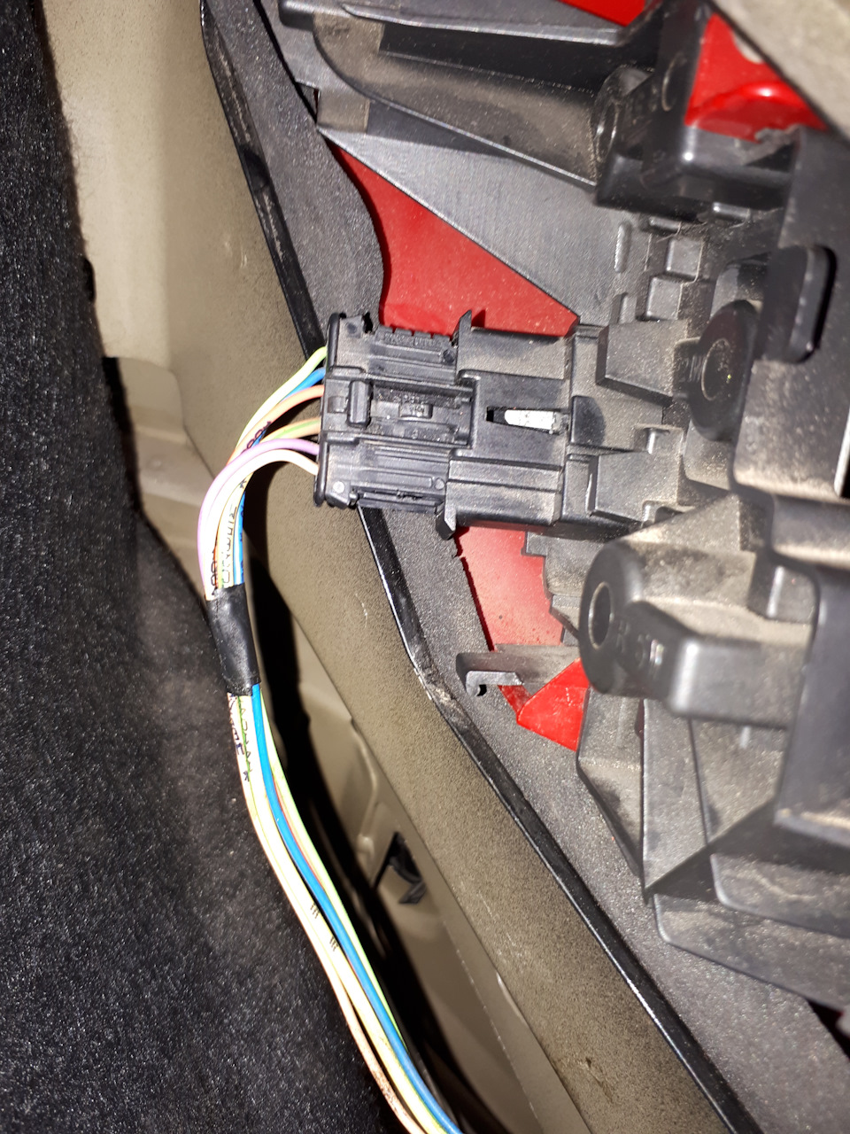 Распиновка разъема фары пежо 307