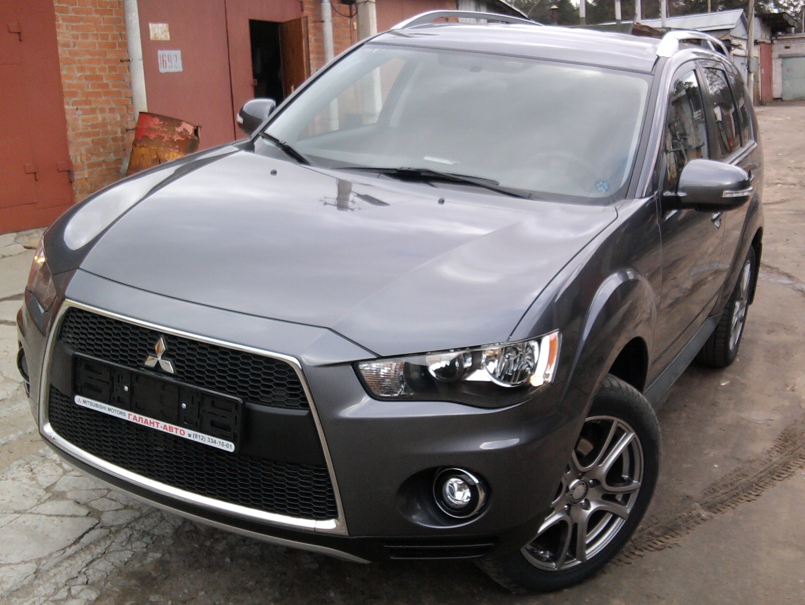 Mitsubishi outlander xl 4wd. Mitsubishi Outlander XL 2011. Фара Outlander XL 2011. Кенгурин на Аутлендер ХЛ. Серый Аутлендер ХЛ С черным капотом.