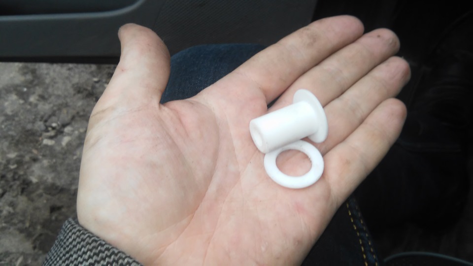 Втулка из фторопласта — Lada Приора универсал, 1,6 л, 2009 года ...