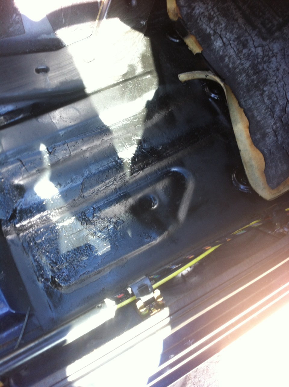 Симптомы: "мокрый коврик" — Volkswagen Passat Variant (B4), 1,8 л ...